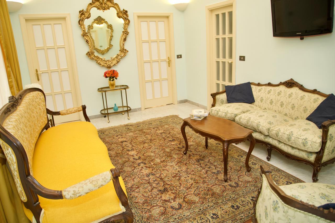 La Terrazza Di Dante Bed & Breakfast เนเปิลส์ ภายนอก รูปภาพ