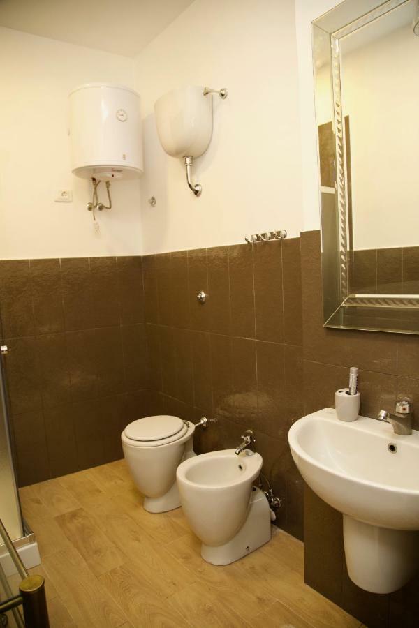 La Terrazza Di Dante Bed & Breakfast เนเปิลส์ ภายนอก รูปภาพ